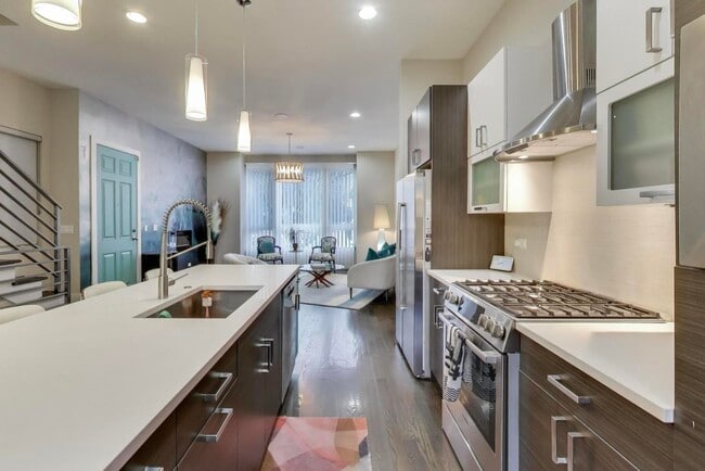 Building Photo - 1632 W Ohio St