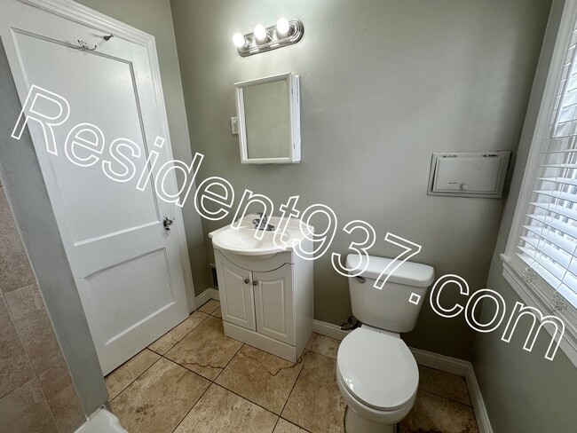 Building Photo - 3 Bed 1 Bath Home