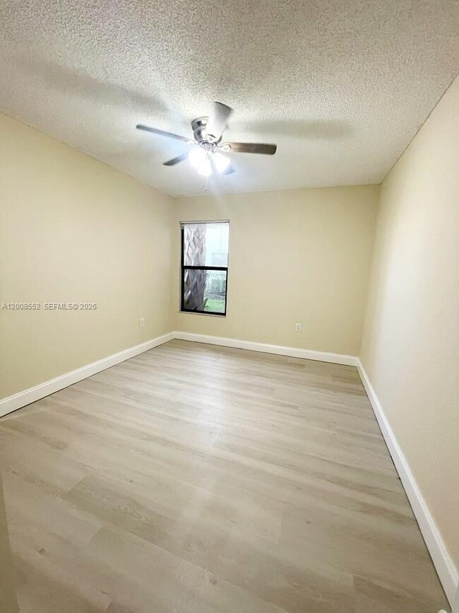 Building Photo - 1522 Lake Crystal Dr