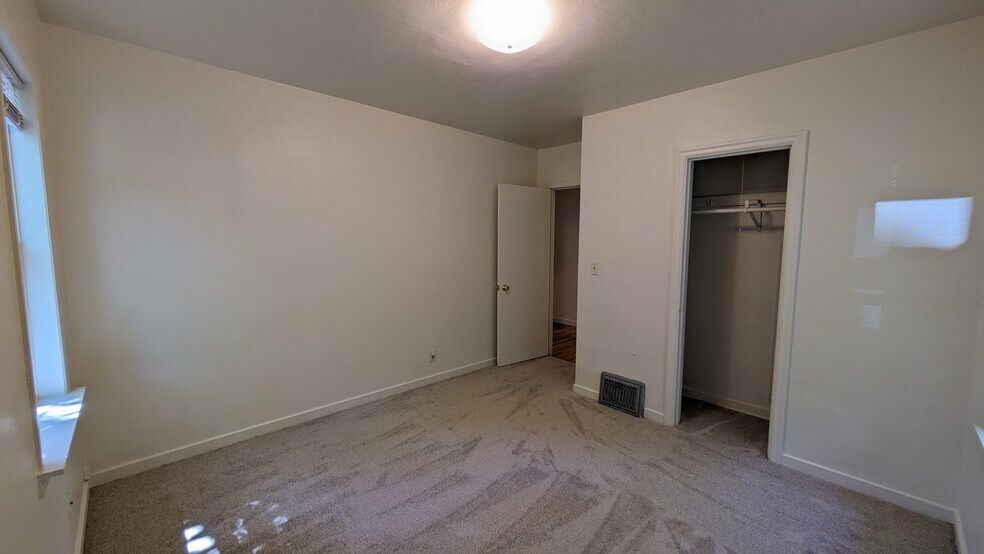 Building Photo - 980 NE C St