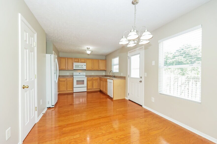 Building Photo - 2694 Sutherland Dr