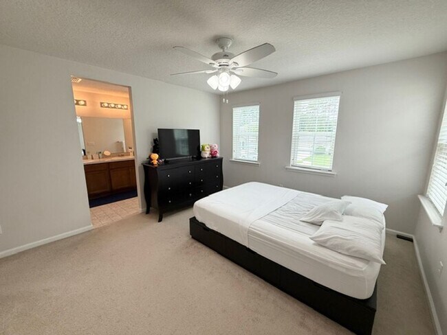 Building Photo - Beautiful home available for rent in the d...
