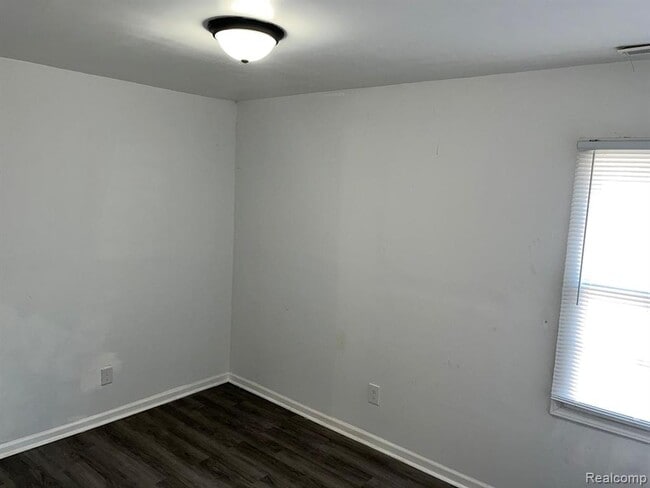 Building Photo - 15863 Kentucky St