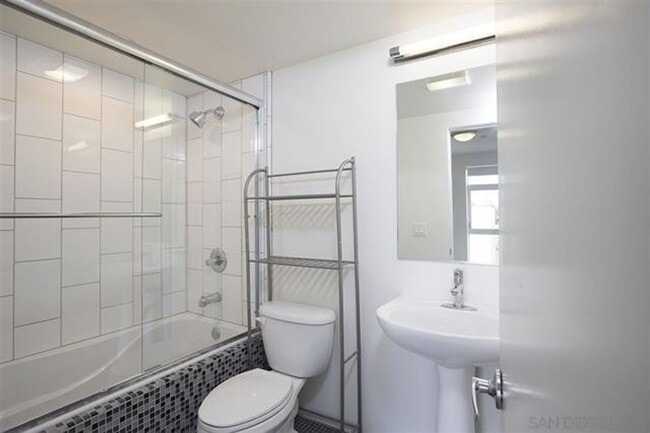 Building Photo - $1000 RENT CREDIT FOR JUNE MOVE-INS! - 5-Story UNIQUE Industrial Townhome - 3BD/4BA - w/ Open Flo...