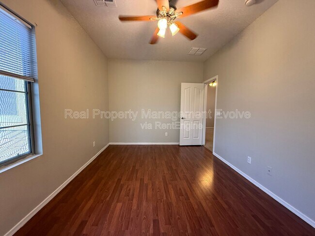 Building Photo - 35828 N Zachary Rd