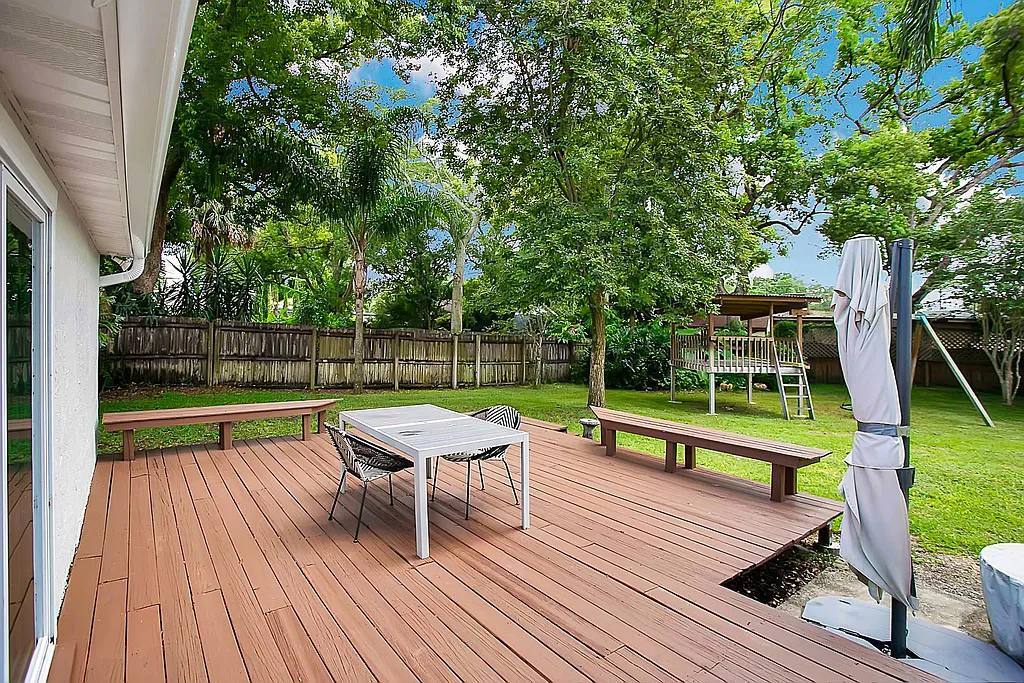 Building Photo - 4366 Shorecrest Dr
