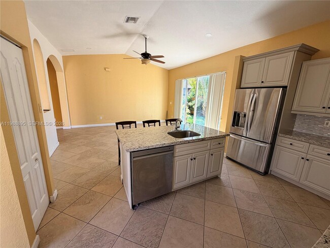 Building Photo - 4110 NE 22nd Ct