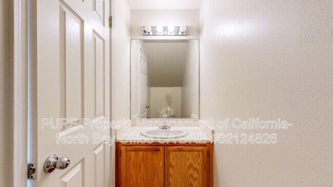 Building Photo - 520 Laurel Grove Cir