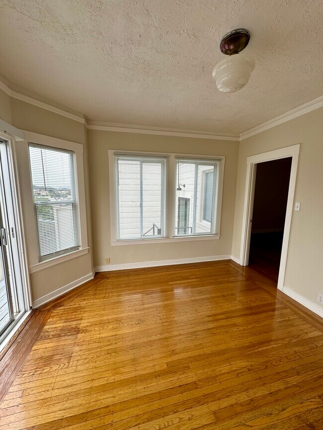 Building Photo - 2538 15th Ave