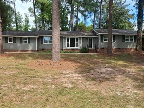 Building Photo - 3 Bedroom 2 Bath Ranch
