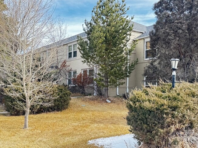 Building Photo - 2 BEDROOM 1 BATHROOM TOWNHOME CLOSE TO WARREN AIR FORCE BASE