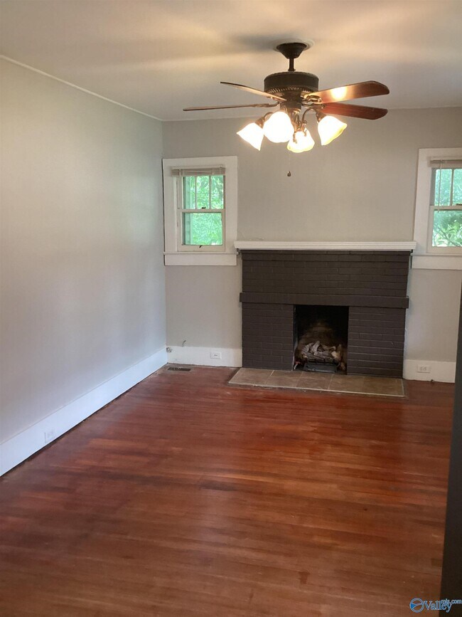 Building Photo - 2404 Whitesburg Dr