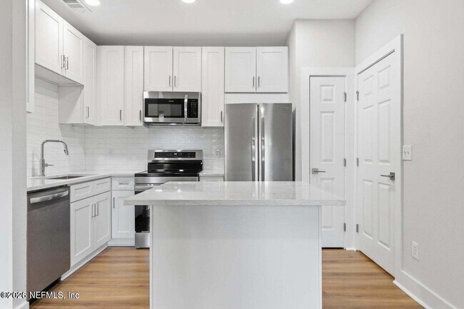Building Photo - 211 Colima Ct