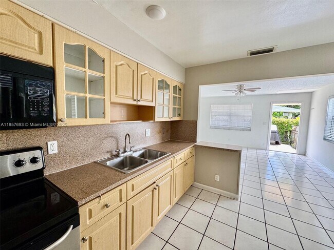 Primary Photo - 718 SW 7th St