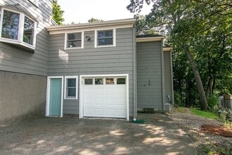 Building Photo - 6 Wildwood Ln