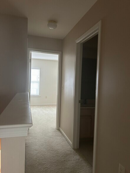 Building Photo - 2717 Foxshire Dr