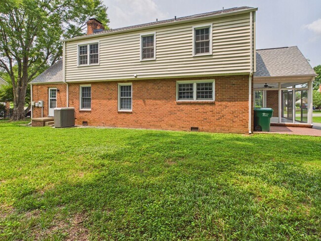 Building Photo - 1519 Chauncey Ln