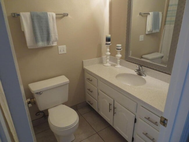 Building Photo - Large Home in Bloomington Hills