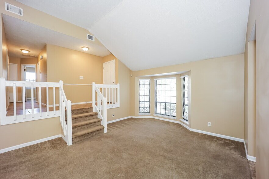 Building Photo - 5818 Northfield Dr