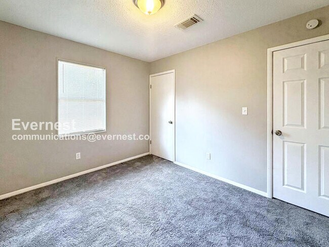 Building Photo - 1560 Meadow Ln