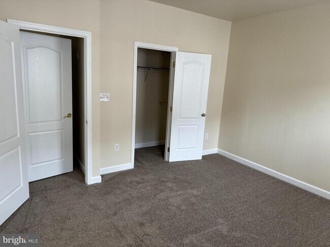 Building Photo - 5543 Hartfield Ave