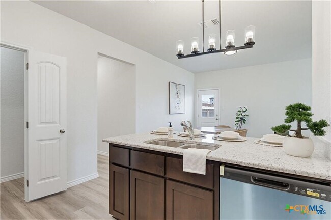 Building Photo - 504 Adley Ave