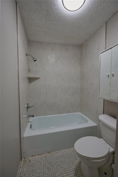 Building Photo - 512 Orange Dr