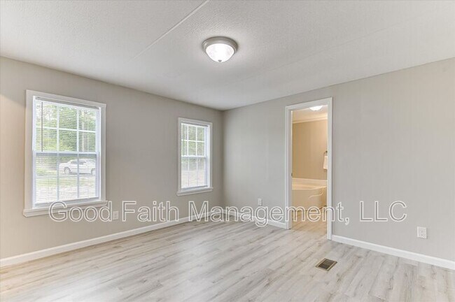 Building Photo - 2056 Louisa Rd