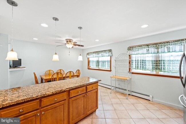 Building Photo - 3595 Oakhill Rd