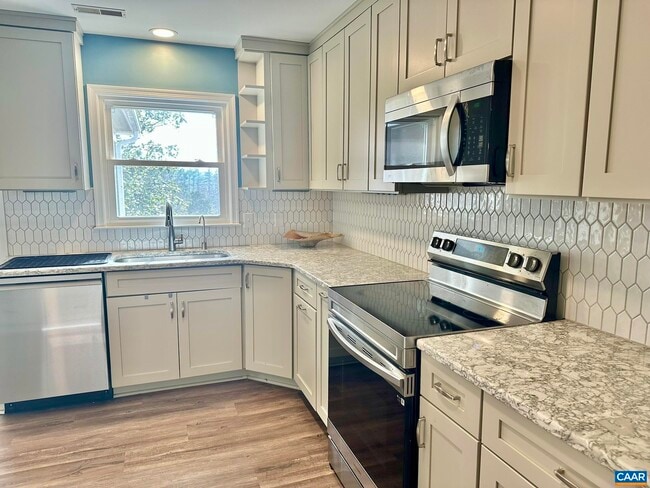 Building Photo - 3501 Glenaire Dr