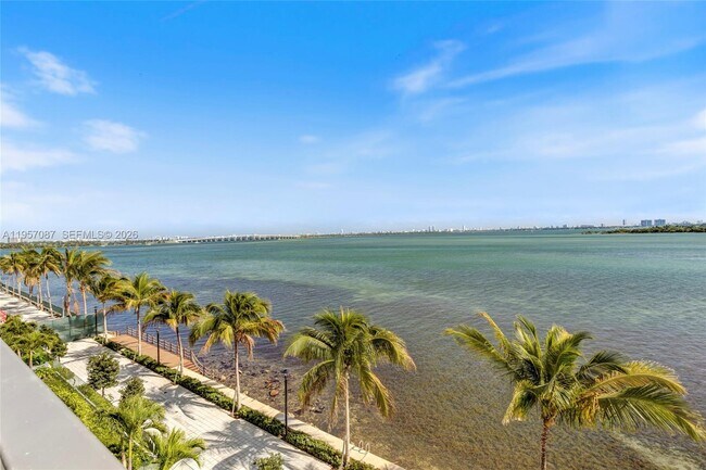 Building Photo - 700 NE 24th St