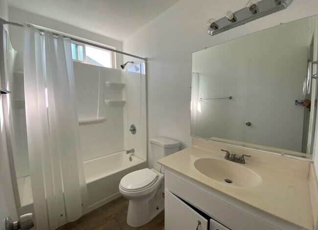 Building Photo - 18648 Klum Pl