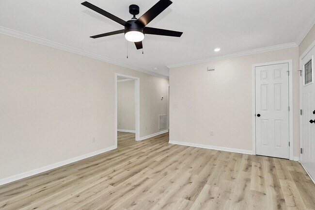 Building Photo - Brick Ranch w/Great Yard! Minutes From Upt...