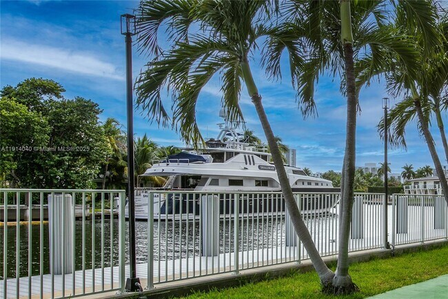 Building Photo - 137 Golden Isles Dr