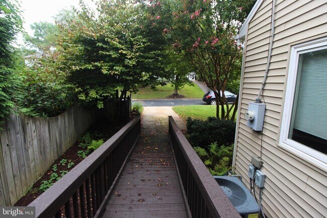 Building Photo - 4614 Roxbury Dr