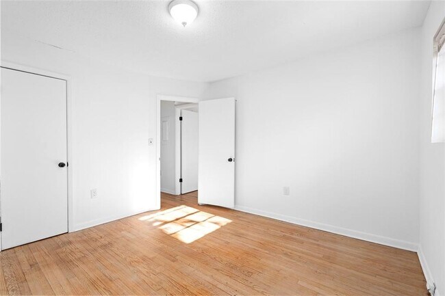 Building Photo - 5726 Southwick Ct SW