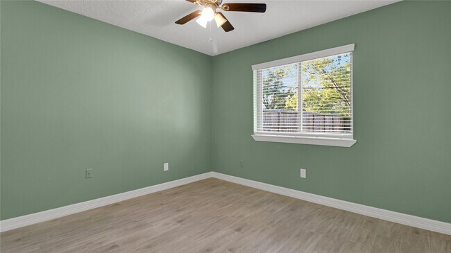 Building Photo - 11110 Holly Hill Ln