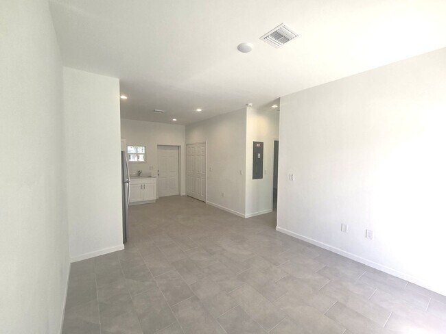 Building Photo - 3373 Gossamer Ave