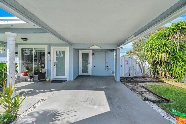 Building Photo - 740 N 73rd Ave