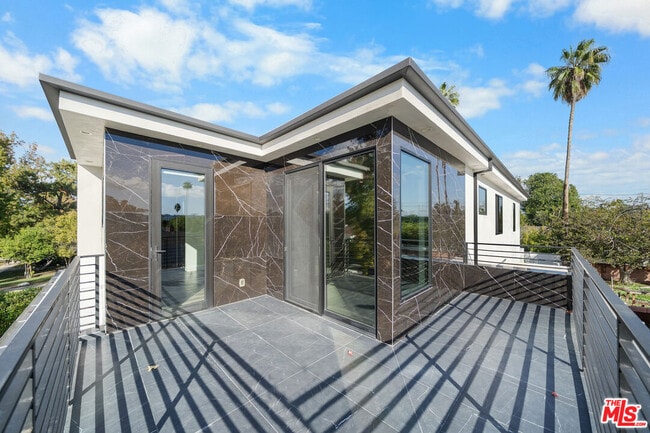 Building Photo - 5812 Willis Ave