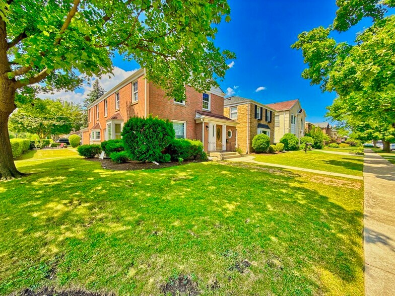 Building Photo - 6700 N Monticello Ave