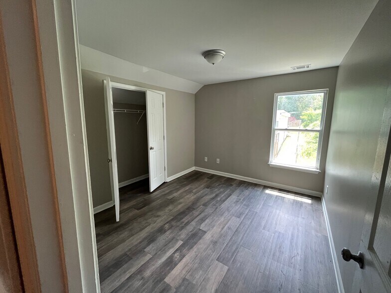 Building Photo - 2194 Vesta Ave NW