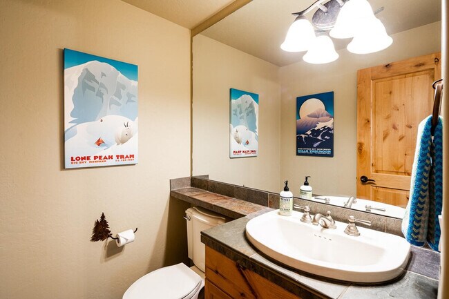 Building Photo - 4 Full Moon Rd