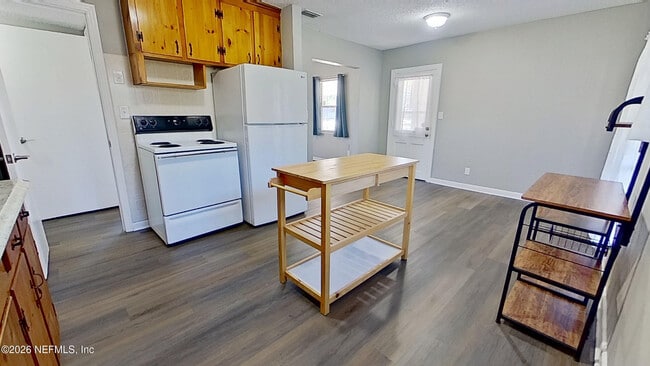 Building Photo - 1728 Lawson Rd