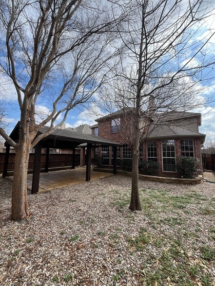 Building Photo - 1221 Capital Dr