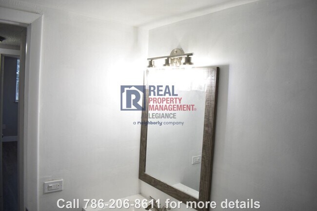 Building Photo - Modern Charm: Newly Renovated 2 Bed 2 Bath...