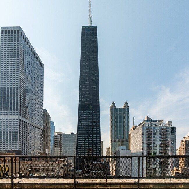 Building Photo - 253 E Delaware Pl