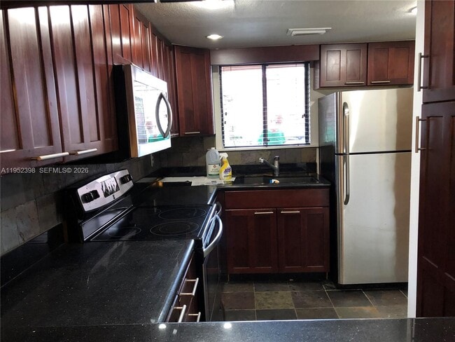 Building Photo - 685 Grenadine Ct