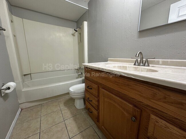 Building Photo - 103C Woodhenge Drive