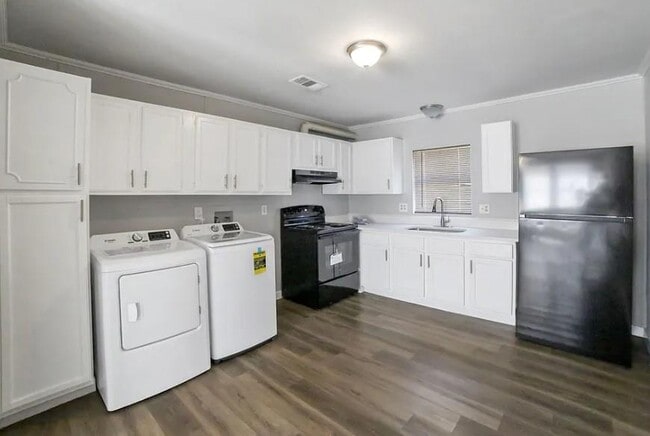 Building Photo - 425 San Blas